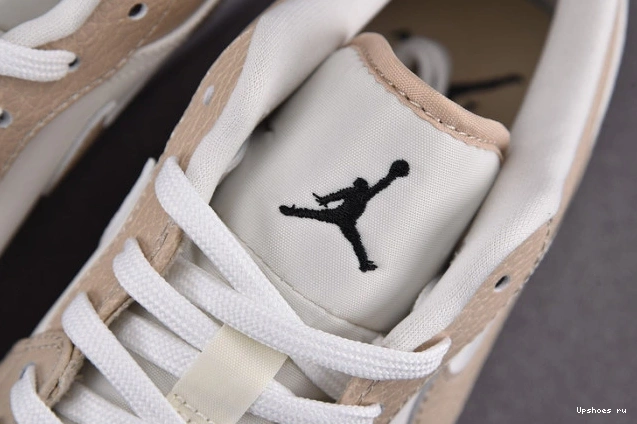 FB7168-121 Red Jordan Rattan Sail University 1 Low SE 1123